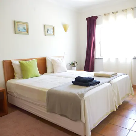 Spacious Penthouse Near Porto De Mos In