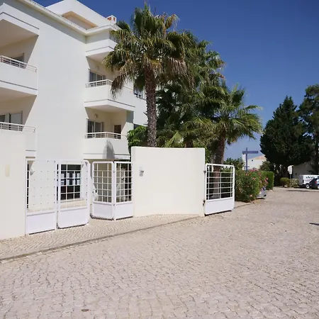 Spacious Penthouse Near Porto De Mos In *