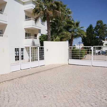 Spacious Penthouse Near Porto De Mos In Apartamento *