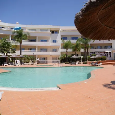 Spacious Penthouse Near Porto De Mos In Apartamento